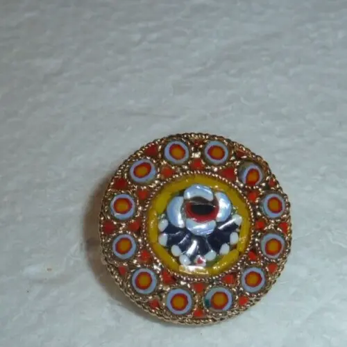 broche Italienne en micro mosaïque et métal doré à motif d'une fleur, 50's-60's!