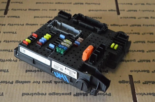 2005 2006 2007 Volvo Xc70 Trunk Fuse Relay Box 30732769
