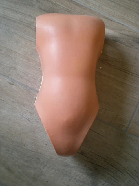 CORPS GRANDE POUPÉE ancienne composite rigide 2mm à repeindre EUR 8,00