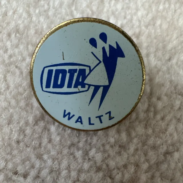 VINTAGE RARE INTERNATIONAL DANCE TEACHERS WALTZ ASSOCIATION IDTA  BADGE Enamel