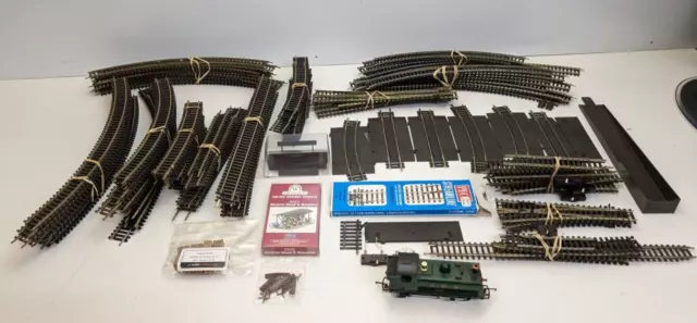 Large Bundle of Used 00 Gauge Track, Train + Assorted Accessories