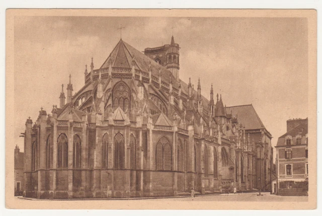 CPA 58 NEVERS La Cathédrale St-Cyr – Vue d’ensemble