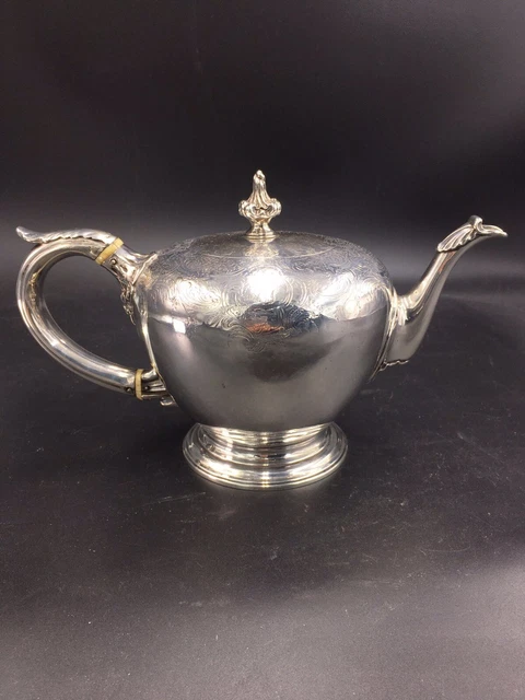 1836 Teiera a forma di proiettile argento sterling
