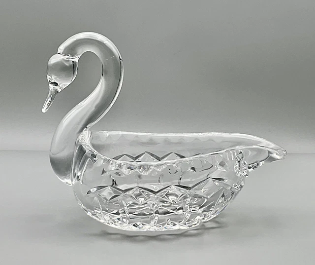 ✨ A Gorgeous Vintage Bohemian Crystal Cut Art Glass ‘Swan’ Trinket Dish. ✨ ✨ A Gorgeous Vintage Bohemian Crystal Cut Art Glass ‘Swan’ Trinket Dish. ✨