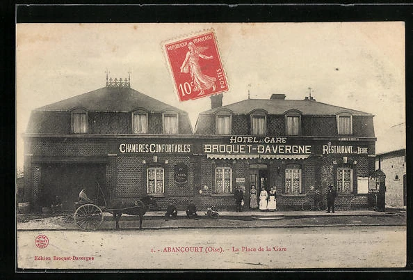 CPA Abancourt, La Place de la Gare
