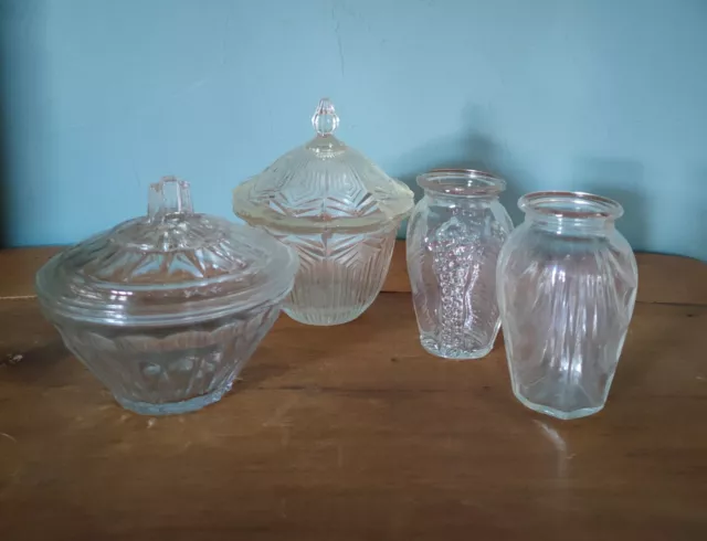 2 bonbonnières et 2 mini vases anciens en verre moulé