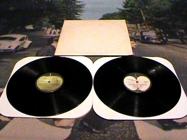 The Beatles White Album 1968 Apple Pressing With Photos & Poster Nice Shape The Beatles White Album 1968 Apple Pressing With Photos & Poster Nice Shape
