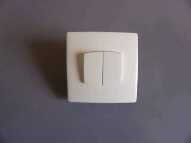 Interrupteur automatique blanc Neptune LEGRAND