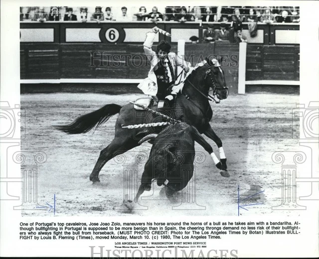 1980 Press Photo Portugal's top bullfighter Jose Joao Zolo maneuvers horse