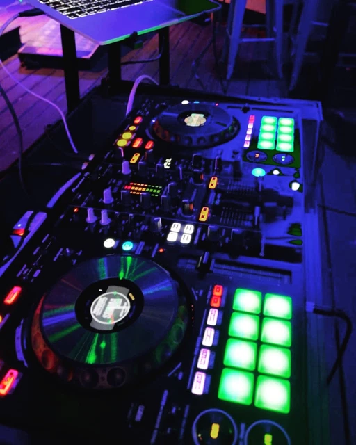 PIONEER DJ DDJ800 2Deck Rekordbox DJ Controller. PROX Black Hard Case