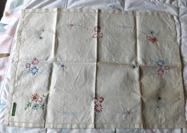 Vintage Leinen TABLETT + vorgedrucktes florales Stickdesign (begonnen)
