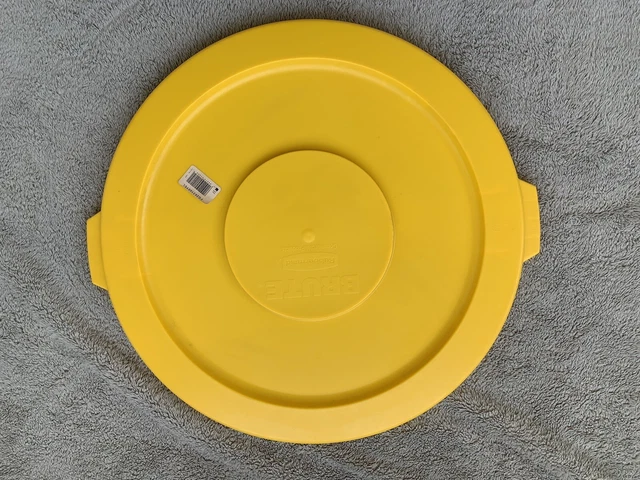 Rubbermaid Commercial 263100YEL BrutFlat Top Lid - Old Style - New!