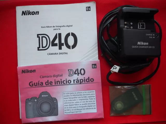 Conjunto de diferentes elementos de camara reflex Nikon D-40