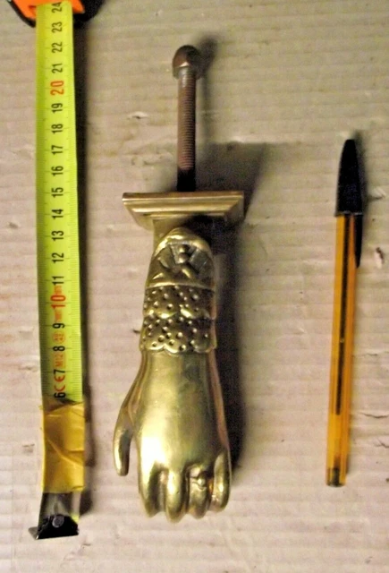 ancien heurtoir de porte main de femme  bronze  XIXe