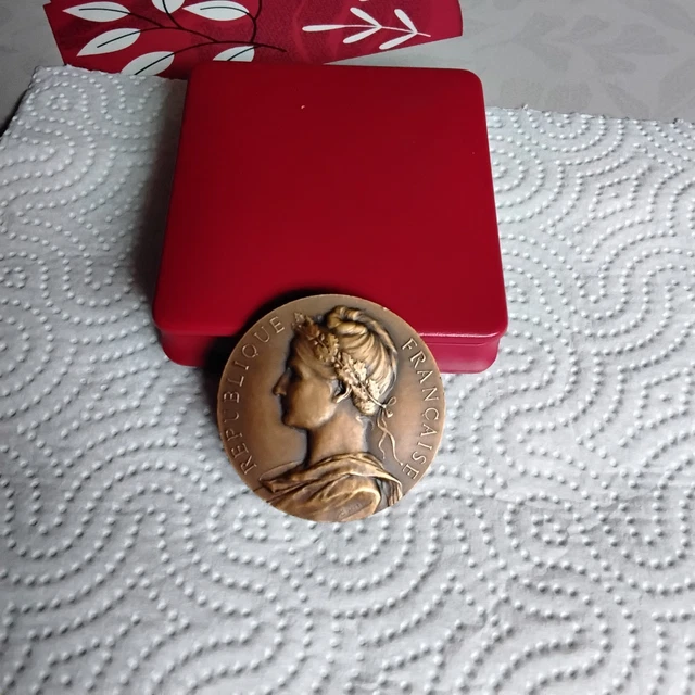 MÉDAILLE - MINISTERE DU TRAVAIL ET DE LA SÉCURITÉ SOCIALE - 1957