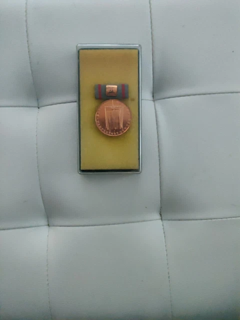 FDGB Medaille, Erbauer Berlins