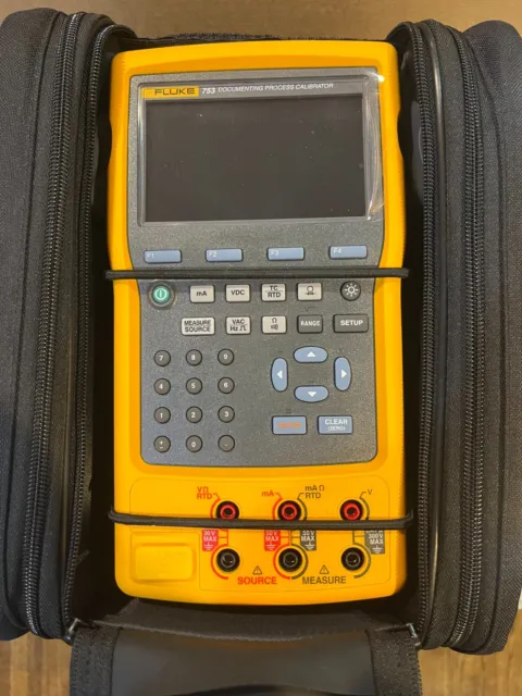 Fluke 753 Documenting Multifunction Process Calibrator with accessories