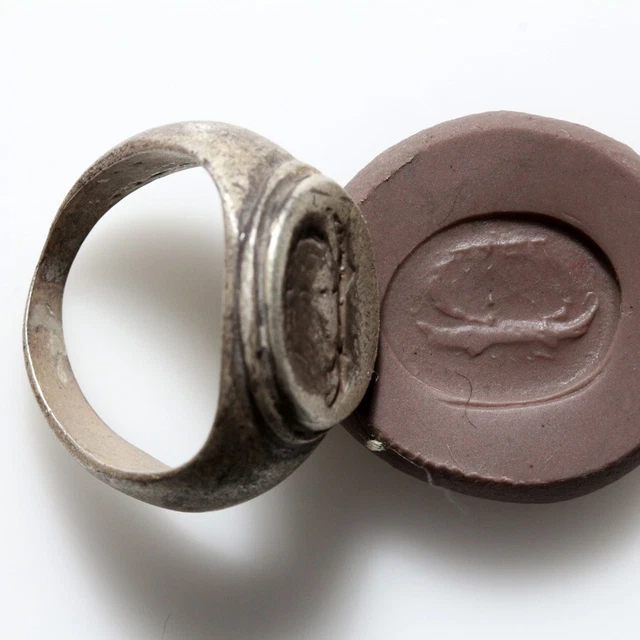 ANCIENT ROMAN MILITARY legionary silver seal ring-circa 100-200 A.D £14 ...