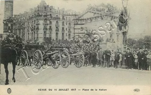 Francia - Parigi, parata militare del 14 luglio (cannoni in place de la Nation)