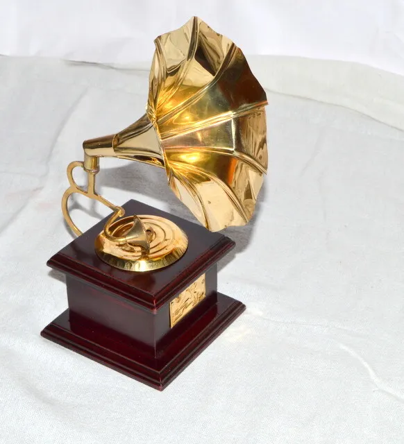 Vintage Classical Phonograph Metal Gramophone Miniature Home Decor Desent Item