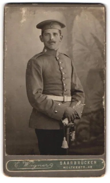 Fotografie E. Wagner, Saarbrücken, Portrait Soldat in Uniform, Regiment 7