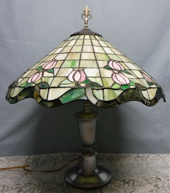 Vtg Stained Glass Tiffany Style Table Lamp Pink Flowers & Nickel Base Wreaths