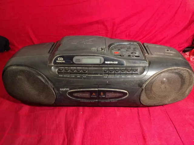 SANYO MCD-Z71L Boombox CD / Stereo Radio/ Cassette Recorder