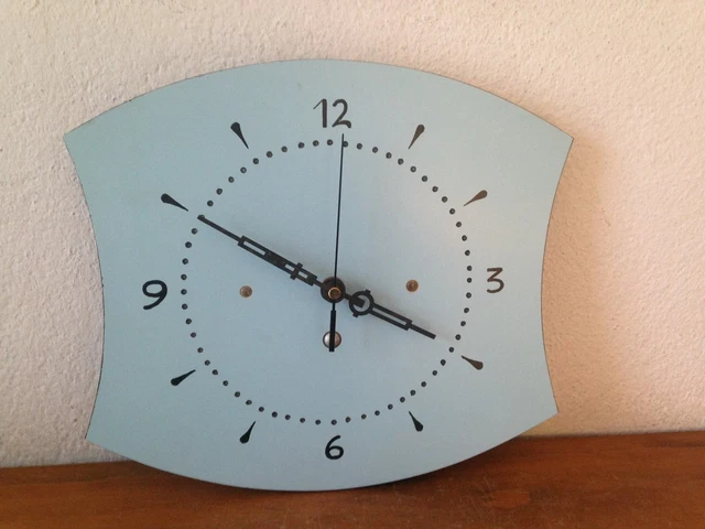 Ancienne horloge Odo triangulaire en formica - années 1960 - Label Emmaüs