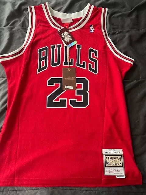 MITCHELL & NESS Nba Swingman Michael Jordan Bulls 1997-98 Jersey Mens ...