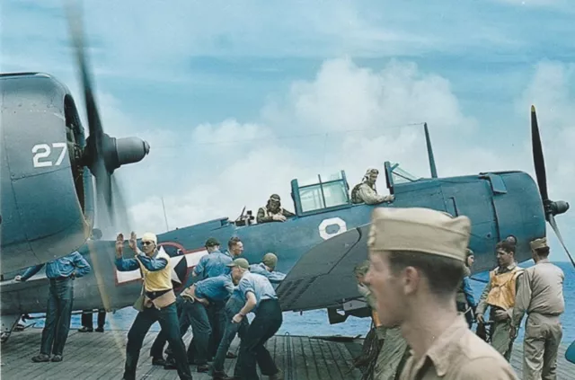 WW II - USA -Photo --    Douglas SBD Dauntless Taking Off