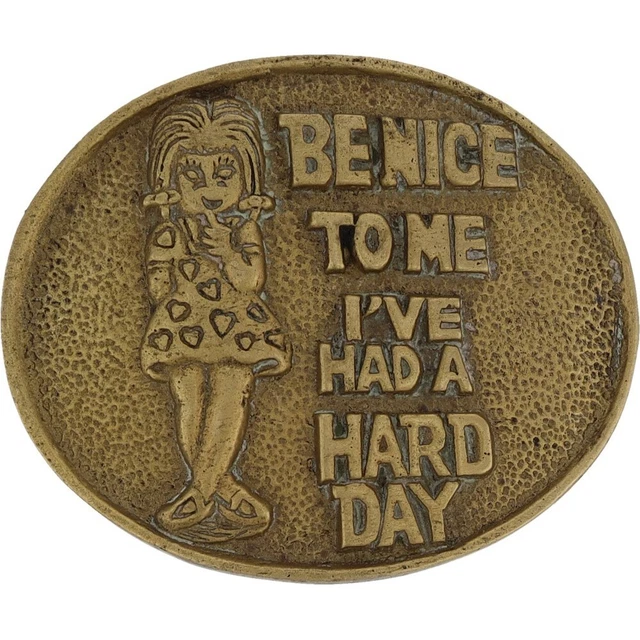Ottone Be Nice a Me i' Ve Had Rigido Giorno Carino 1970s Vintage Cintura Fibbia