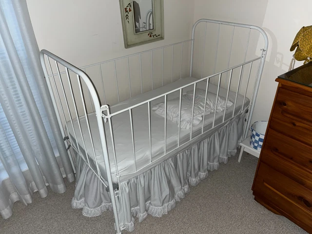 Antique Metal Crib. White with mattress and dust ruffle