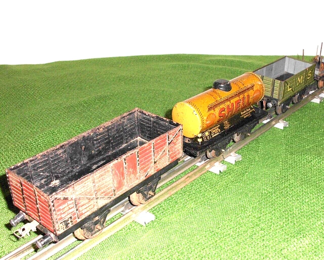SPUR  =0=    Konvolut  von  3  Güterwagen