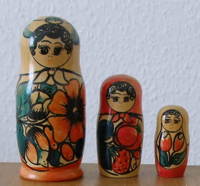 Alte Matrjoschka, Matrioschka, Matroschka. Babuschka! 3 Holz-Puppen. 14 cm