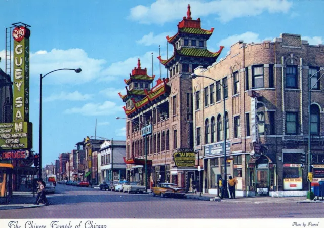 VINTAGE CONTINENTAL SIZE POSTCARD STREET SCENE THE CHINESE TEMPLE OF CHICAGO 70s