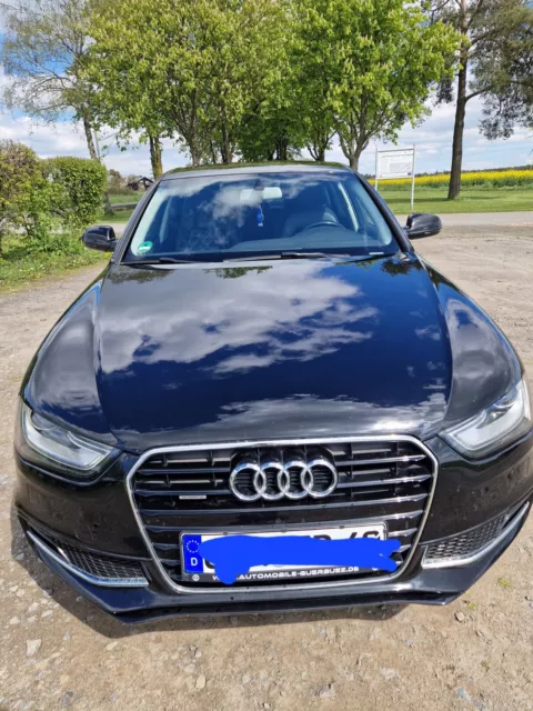 Audi A4 QUATTRO S Line , Keyless , Voll Leder ,Automatik