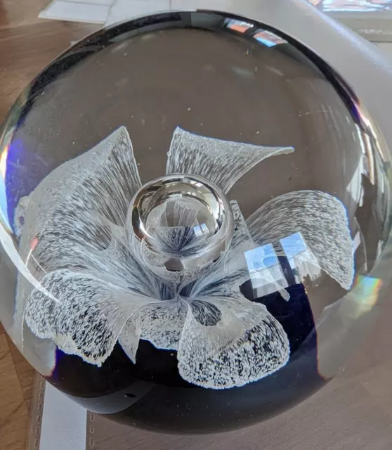 Glaskugel - Deko-Kugel aus Glas, mit Blüte, weiß, 1 Stück