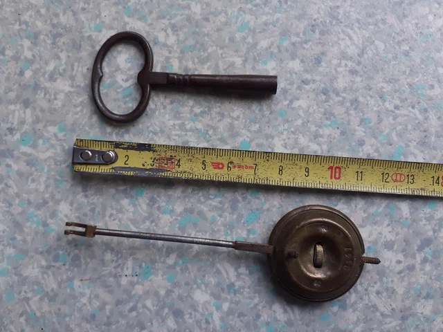ANCIENNE CLE DE Pendule Horloge N° 6 carré de 4 mm Bronze Clé Clef EUR