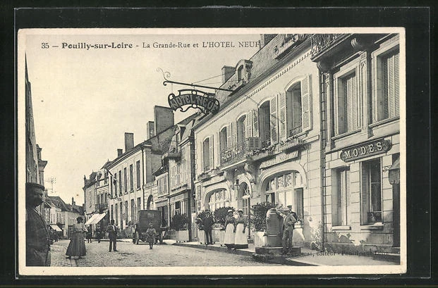 CPA Pouilly-sur-Loire, La Grande Rue et l´Hotel Neuf