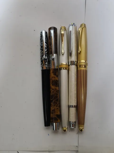 Beau stylo plume noir et doré , stylo encre made in Germany pointe iridium,  accessoire vintage d' écriture , stylo plume vintage de stock -  France