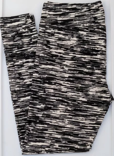 TC LuLaRoe Tall & Curvy Leggings Black White Gray Print NWT Q94