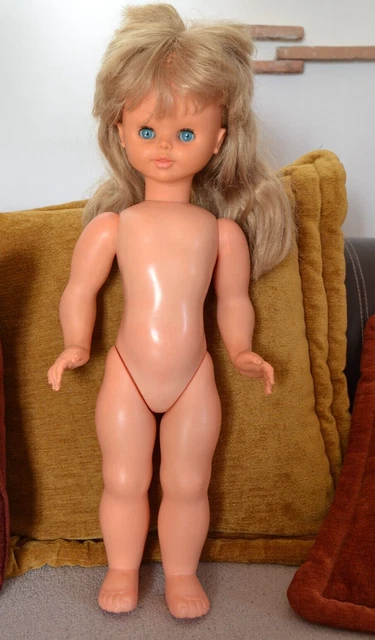 Jolie poupée mannequin  BELLA ou autre de FAMOSA en bel état