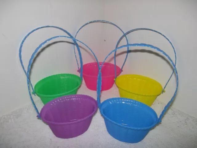 Vtg Plastic Woven Easter  Candy Baskets 4ins with Handles Lot of 5