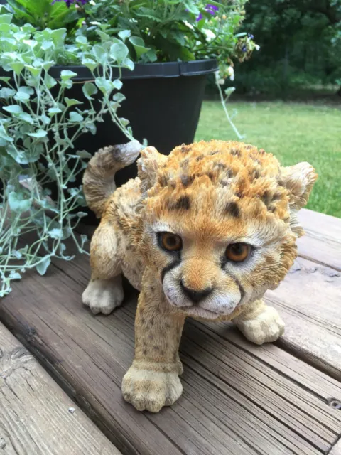 Cheetah Animal Figurine Fastest Land Animal Garden Statue Resin Ornament