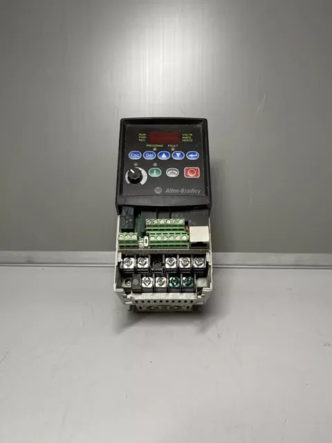 Allen Bradley 22A-A4P5N114 Umrichter / PowerFlex 4 Series a 0.75 kW / 1 HP