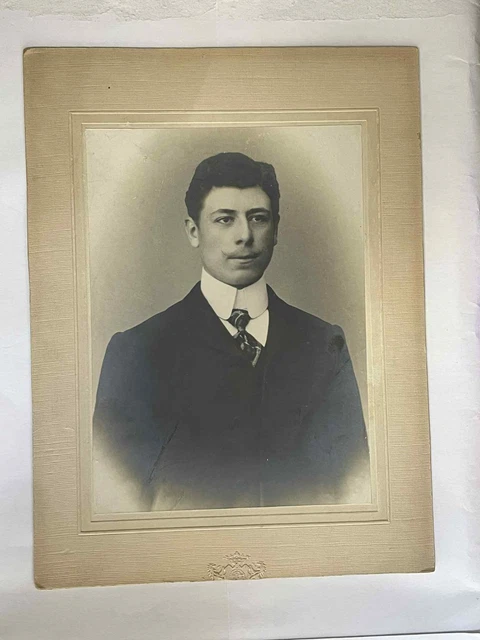 PHOTO CARTONNEE D'UN VIEUX CAPITAINE DE GENDARMERIE OU DE LA LEGION ETRANGERE CHIFFRES DANS LES