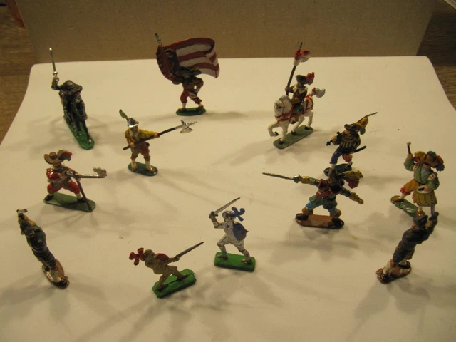 Important Lot De Soldats De Plomb Anciens  Divers Cavalerie