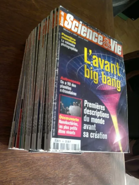 Lot de 22 Science et Vie . Années 2000-2001.