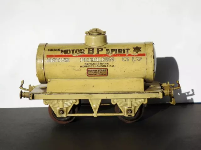 HORNBY SERIES 1930-34 O GAUGE TINPLATE "B P MOTOR SPIRIT" TANK WAGON 2nd VERSION