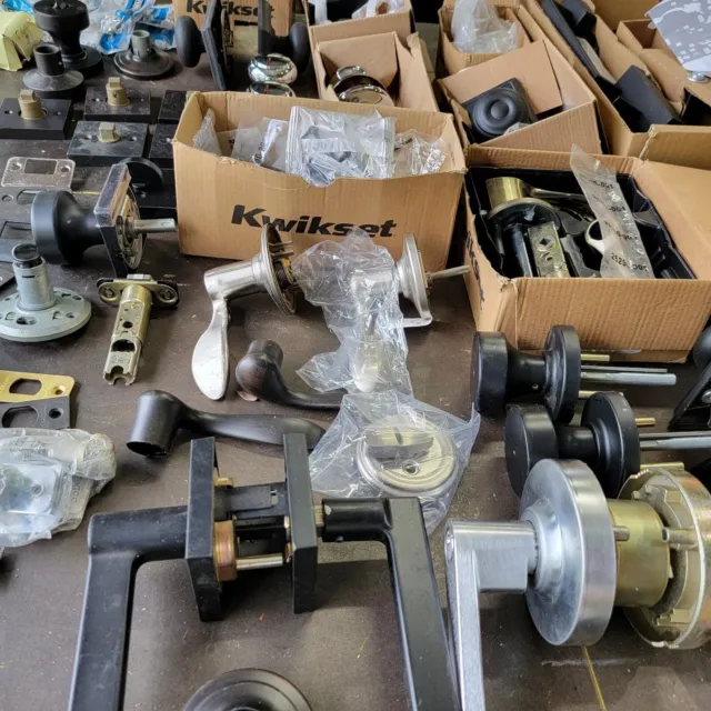 Assorted Door Knobs Hardware Lot Contractor Locksmith Handyman Bulk Pieces Parts 3